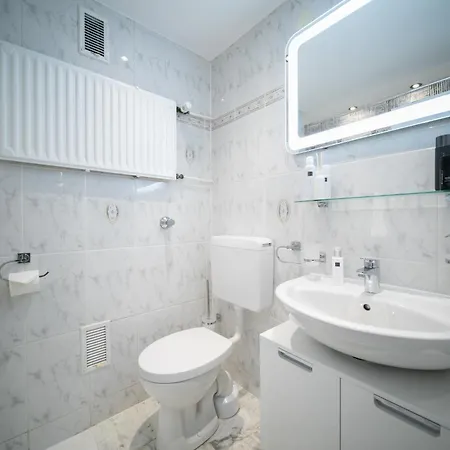 Apartment Lovely - Central - 65 Sqm - Fair - Kitchen
