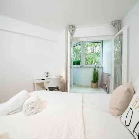 Lovely - Central - 65 Sqm - Fair - Kitchen Apartment